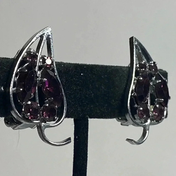 VINTAGE SILVER AND "AMETHYST" LOOKING STONES IN LEAF CLIP ON EARRINGS - Picture 3 of 7